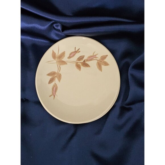 Set of 2 Vtg. Red Wing Rose Pattern Futura Dessert Plate 7" x 6.5" Discontinued - Picture 2 of 4
